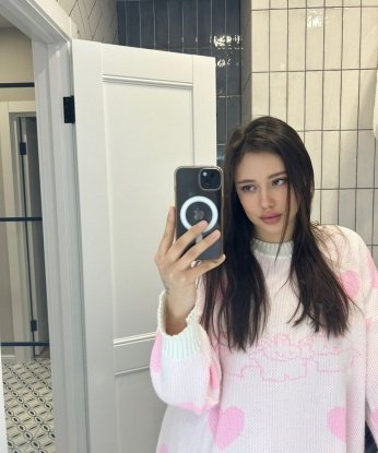🌺Соблазнительная и изысканная, я создана для окутывания мужчин волшебством страсти и нежности.💋 Мои услуги охватывают все сферы удовольствия: фантазии, эротический и классический массаж, общение и компанию на различных мероприятиях. Всегда готова выполнить твои самые сокровенные желания и погрузиться в море истинного удовольствия. 💖 Любопытствуй и позвони мне сейчас, чтобы провести вечер, которым будешь восхищаться!😘 Обеспечу тебя интимными впечатлениями, настоящими фото и отзывами довольных клиентов.📷 Живу в Москве и готова стать для тебя идеальным спутником в этом безудержном мире страсти и нежности.🔥💫 Елизавета